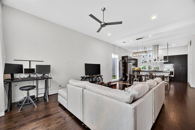 Building Photo - 1232 W 24th St