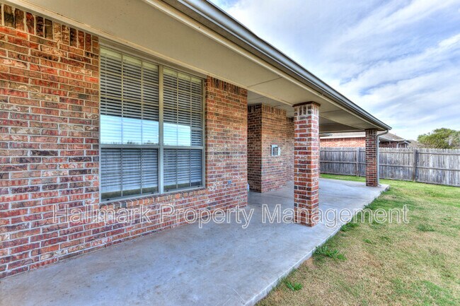 Building Photo - 500 Loyd Ln