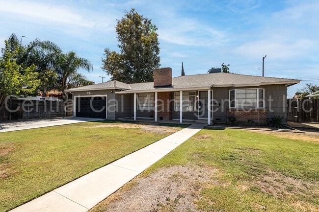Building Photo - 3 Bedroom/1 Bath Home - $1895 Per Month! M...