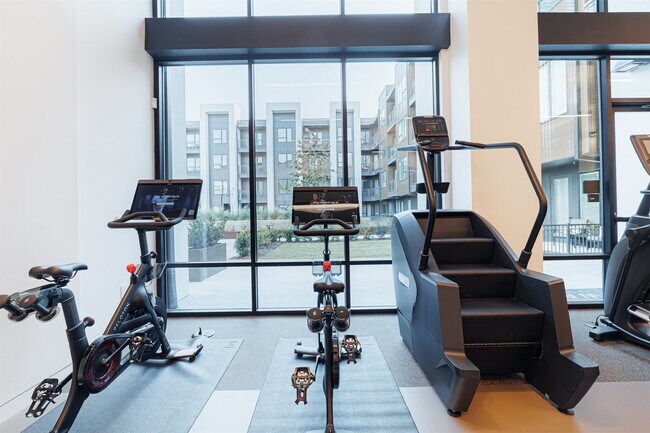 Building Photo - 10505 Deerwood Rd