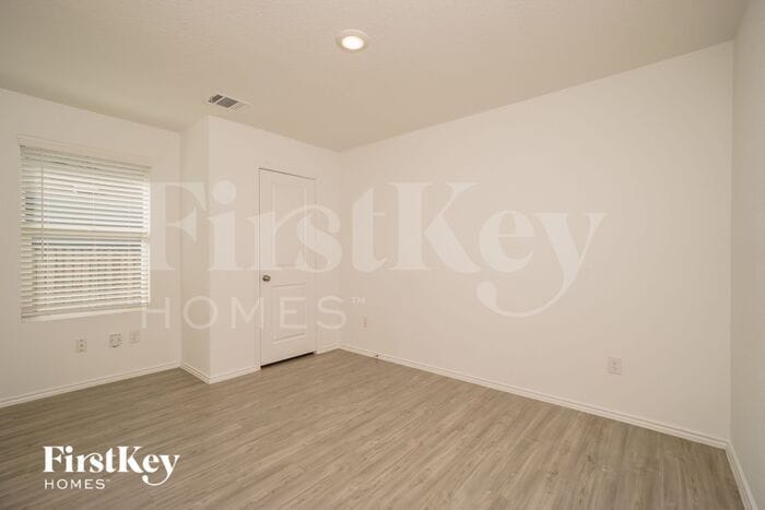 Building Photo - 2428 Lake Hls