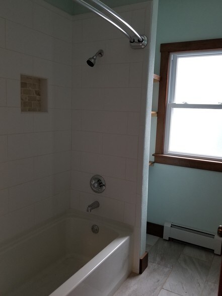 Main bath - 2045 E Washington Ave