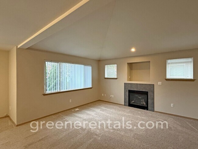 Building Photo - 3 Bed 2.5 Bath Townhouse in Lancaster off ...