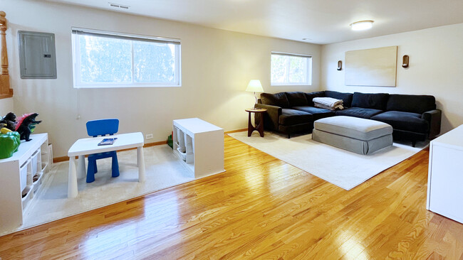 Building Photo - 2020 N Kennicott Dr
