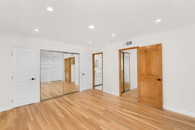 Building Photo - 1745 Selby Ave