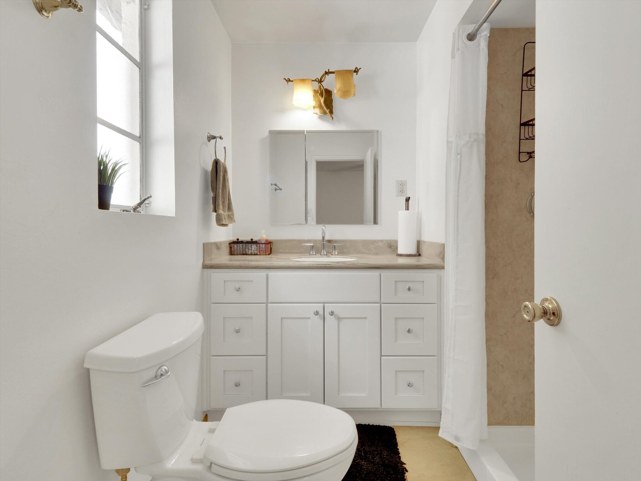 Building Photo - 1022 E Keim Dr