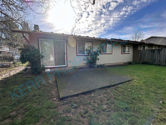 Building Photo - FREE RENT! Charming 3-Bed Oasis with 2 Full Baths in Gresham – Perfectly Cozy at 1088 Sq Ft!