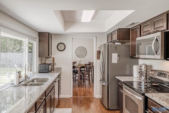 Building Photo - 1907 Waxleaf Green SE