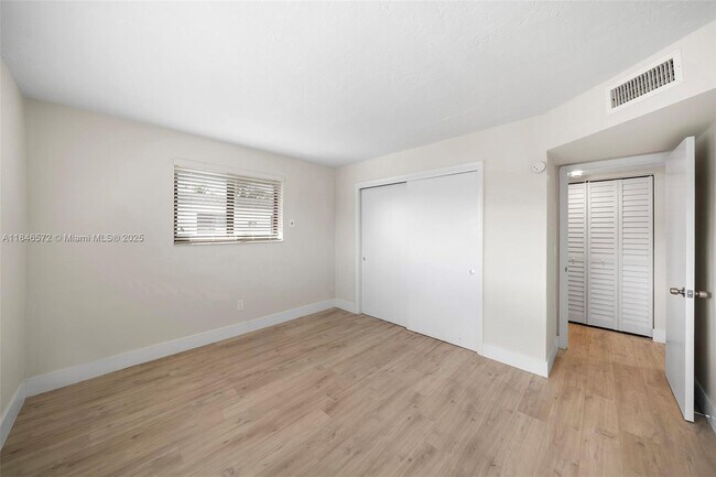 Building Photo - 1330 W 29th St