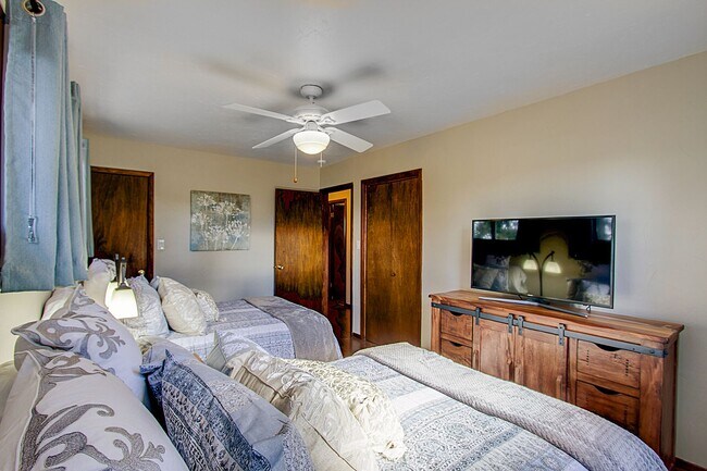 Building Photo - Peaceful 5 bdrm Mountain retreat in Woodla...