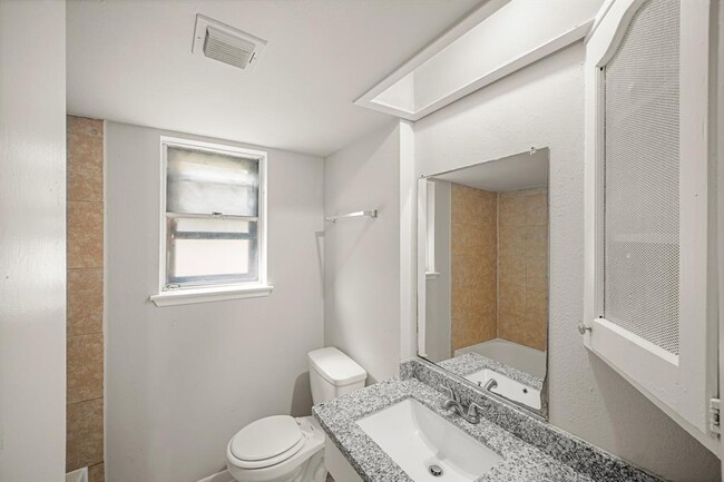 Building Photo - 11017 Lera St