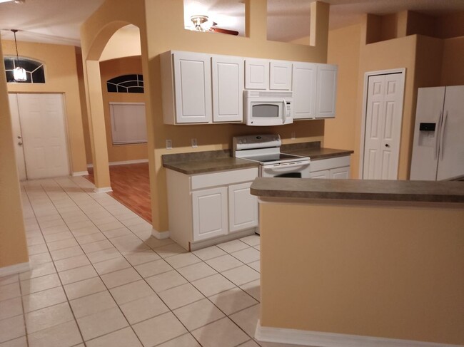 Building Photo - 17 Ziegler Pl