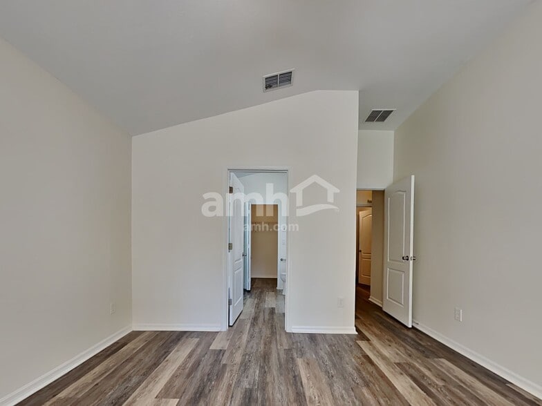 Building Photo - 408 Corklan Ct