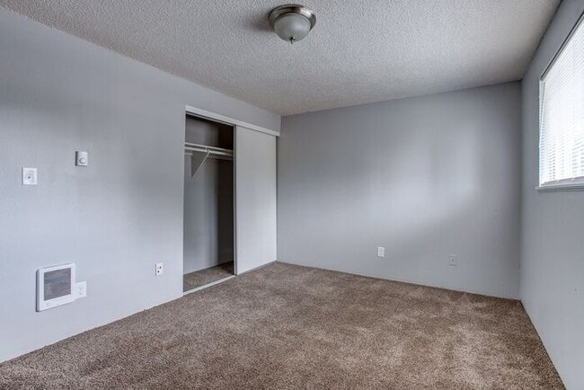 Building Photo - Shenandoah Gardens Apartments 2 bedroom 1....