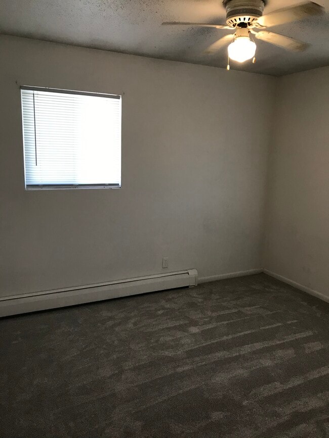 Building Photo - 105 NW College Ave