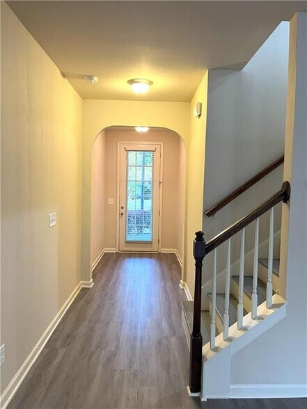 Building Photo - 3689 Brockenhurst Dr