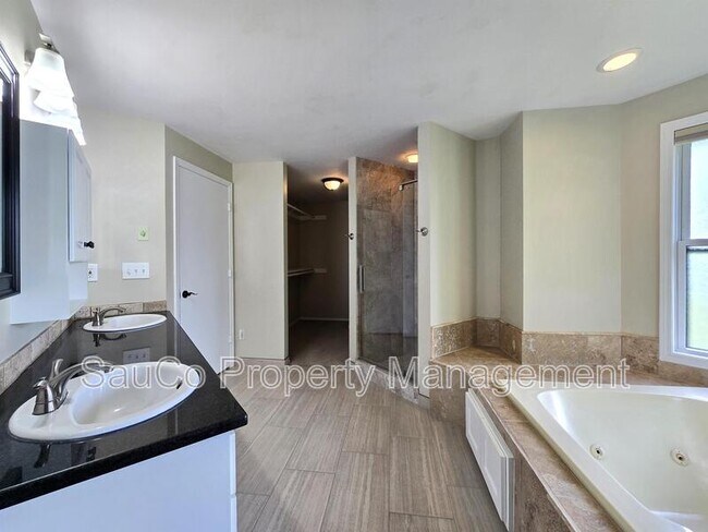 Building Photo - 20365 NW Quail Hollow Dr