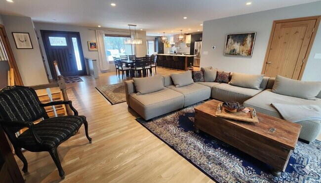 Building Photo - Designer 4 Bedroom Home with Sauna and Walk-Out Lower Level - Available May or June 1st