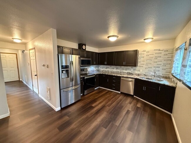 Building Photo - 4 bedroom townhome in Alicia Meadows with $500.00 off February rent if moved in by January end!