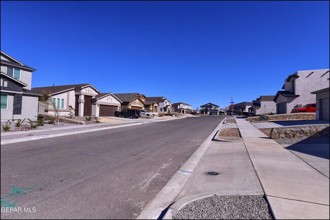 Building Photo - 12844 Giovanni Grajeda Ave