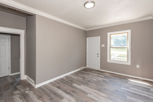 Building Photo - 8819 North Ave