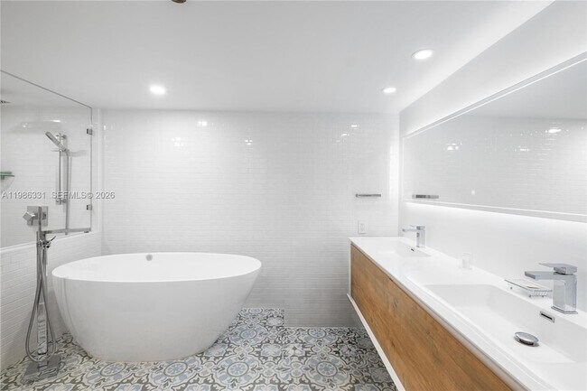 Building Photo - 4000 Towerside Terrace