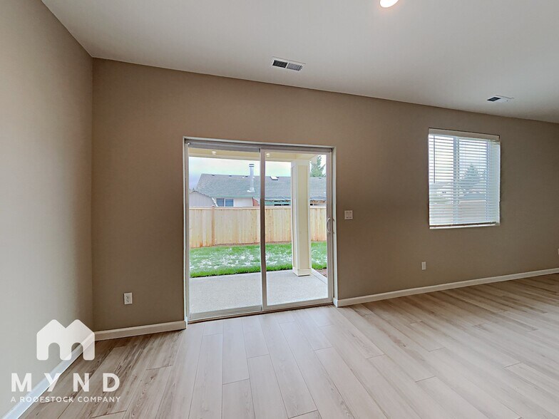 Building Photo - 15516 NE 72nd Way