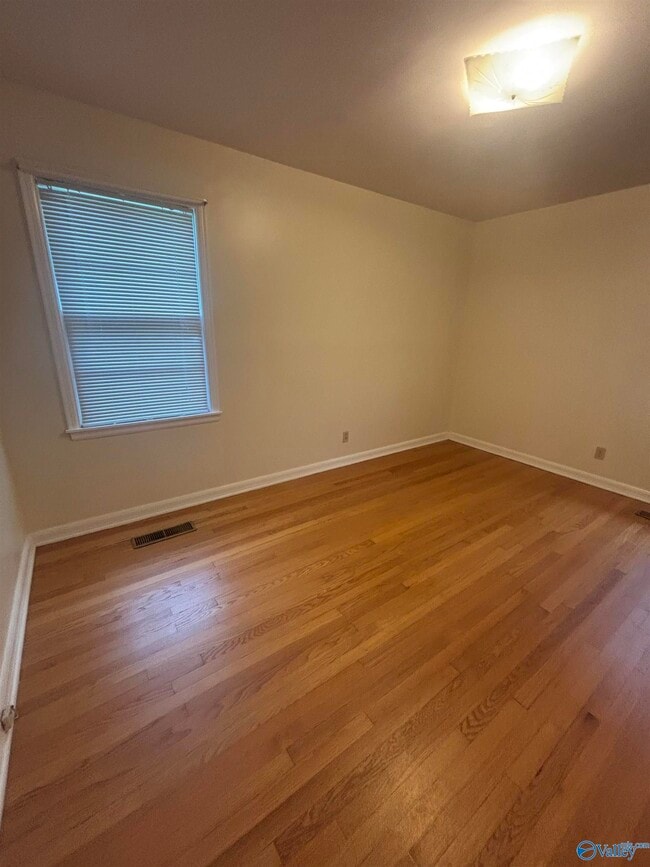 Building Photo - 1805 Stevens Dr NE
