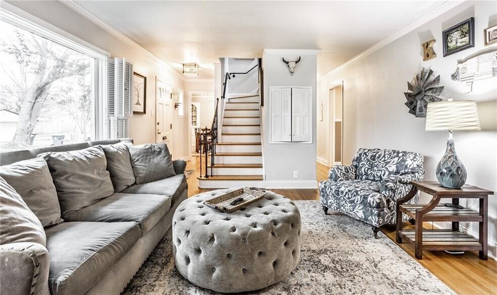 Building Photo - 5953 Rosslyn Ave