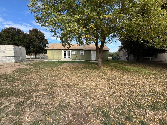 Building Photo - Strathmore House, Move In Ready!