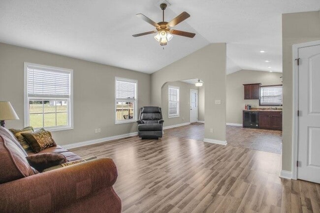 Building Photo - 418 Lansing Ln