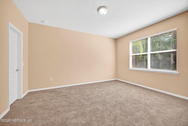 Building Photo - 13725 Devan Lee Dr N