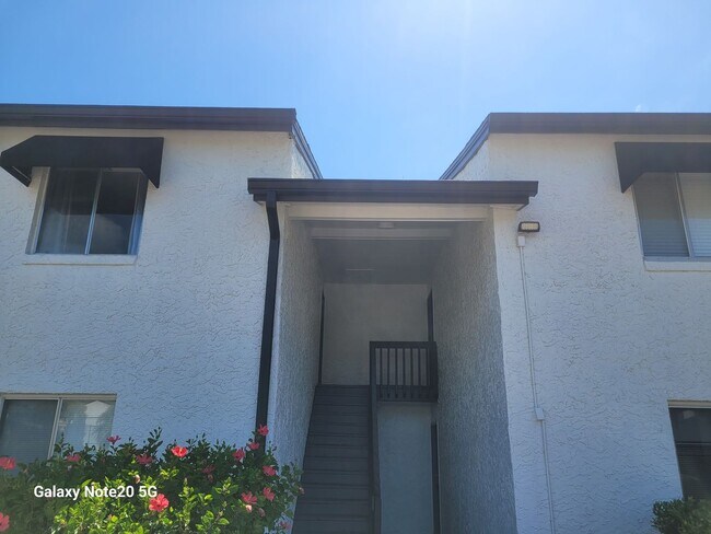 Building Photo - FOR RENT!!! SPACIOUS 3 BEDROOM 2 BATHROOM CONDO IN AVALON CONDOMIUMS...