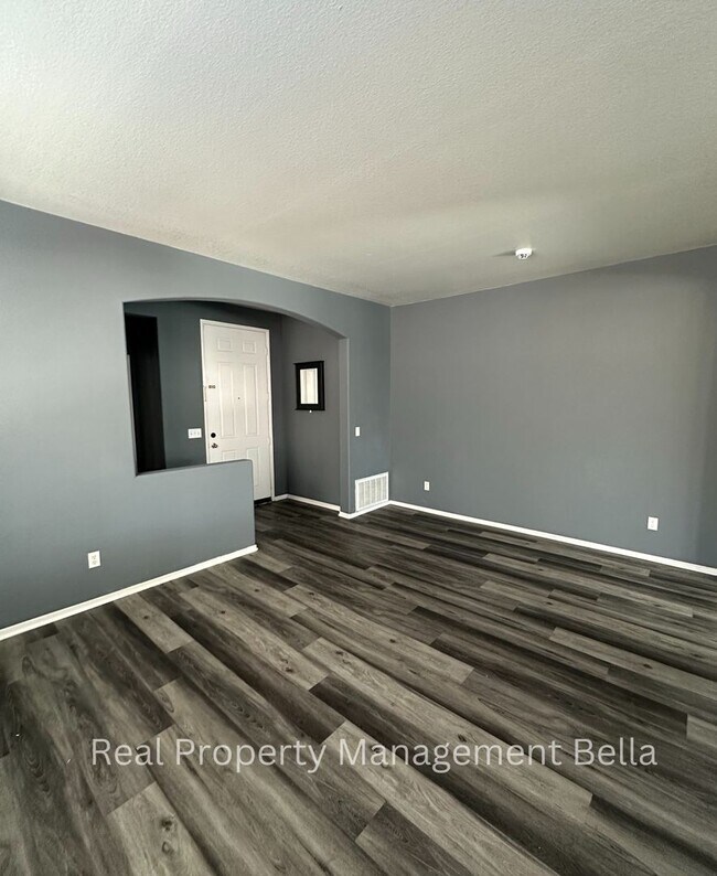 Building Photo - 3 Bed 3 Bath Perris Home w/ Office Space & Community Pool