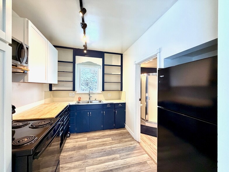 Building Photo - 924 Electric Ave