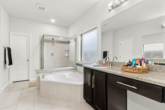 Building Photo - 1610 Temperance Wy