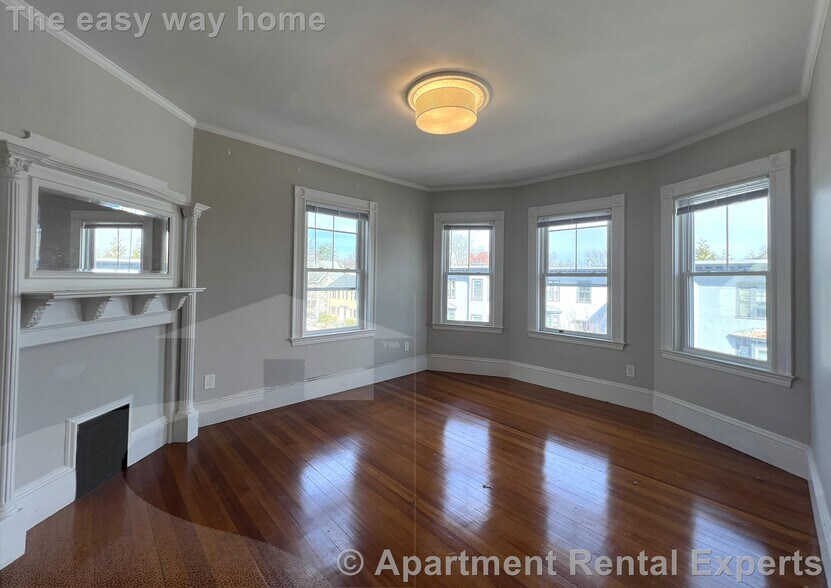 Building Photo - 107 Oxford St