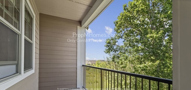 Building Photo - 16405 NW Chadwick Way
