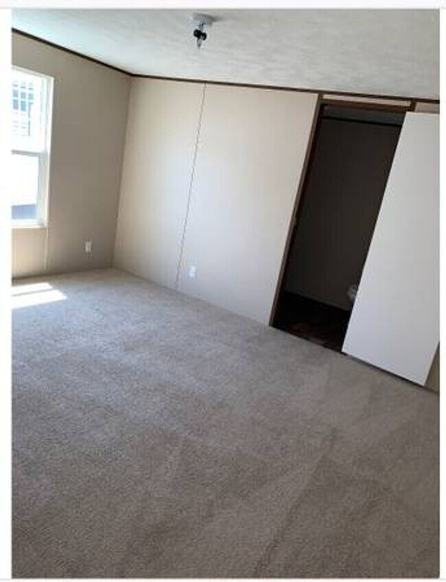 Building Photo - 2 BD/2 BA Trailer Home $1450 Pet Friendly and Students Welcome with Co-Signers