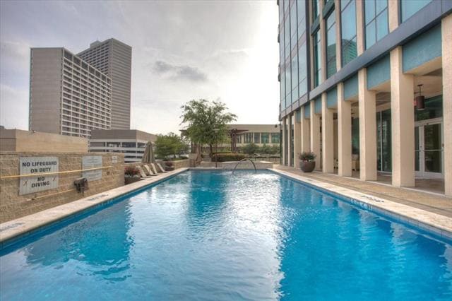 Building Photo - 500 Throckmorton St