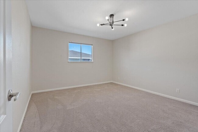 Building Photo - 669 Oakmont Ave