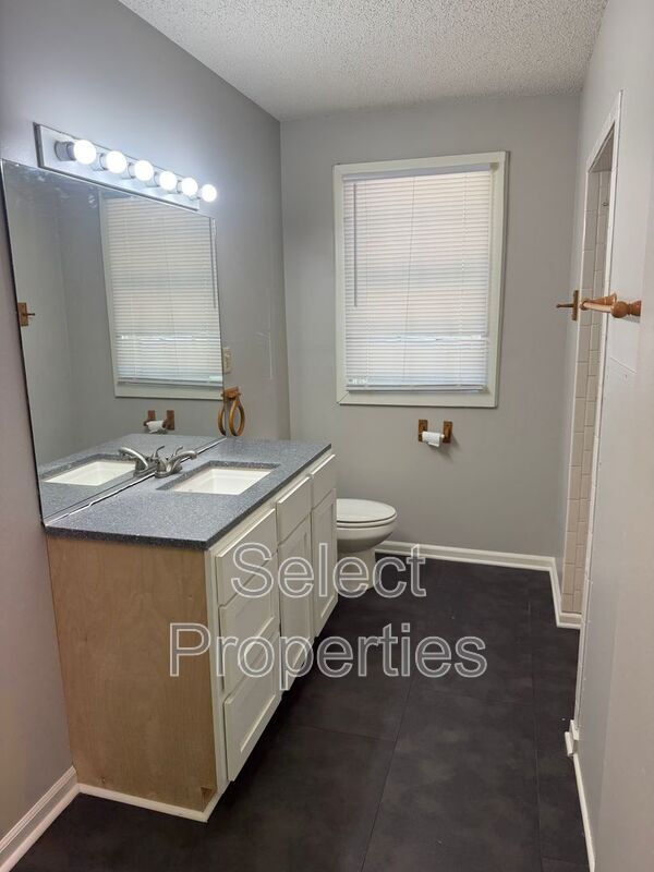 Building Photo - 717 Flint St