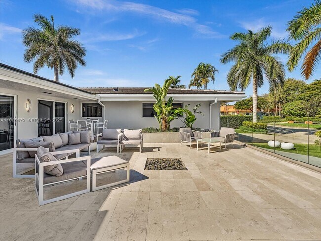 Building Photo - 840 S Southlake Dr