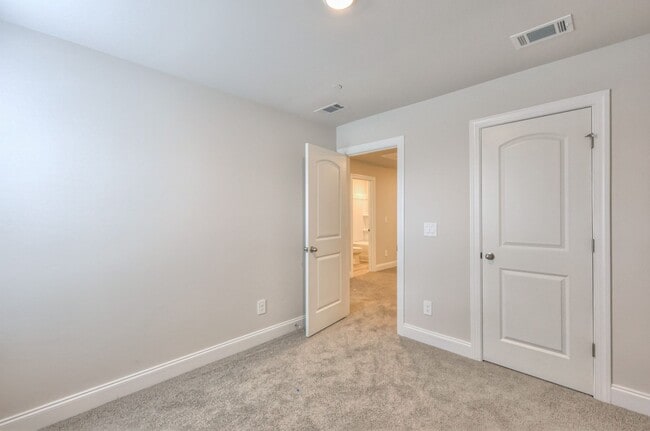 Building Photo - New Townhome- Heart of Gallatin