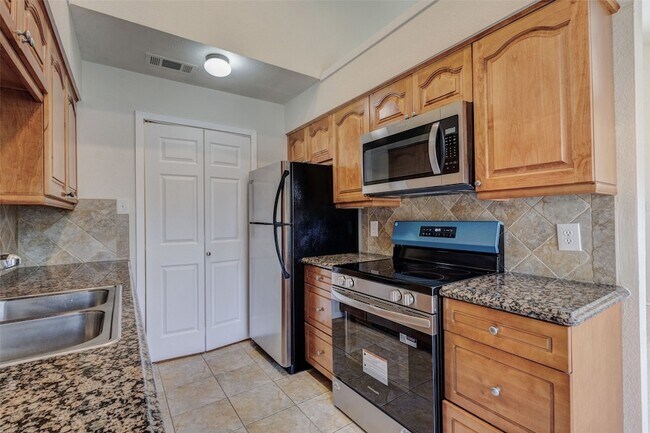 Building Photo - 5640 Cedar Creek Dr