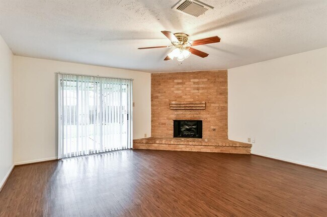 Building Photo - 6527 La Violetta Dr