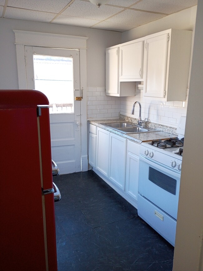 Building Photo - 433 Ferndale Ave