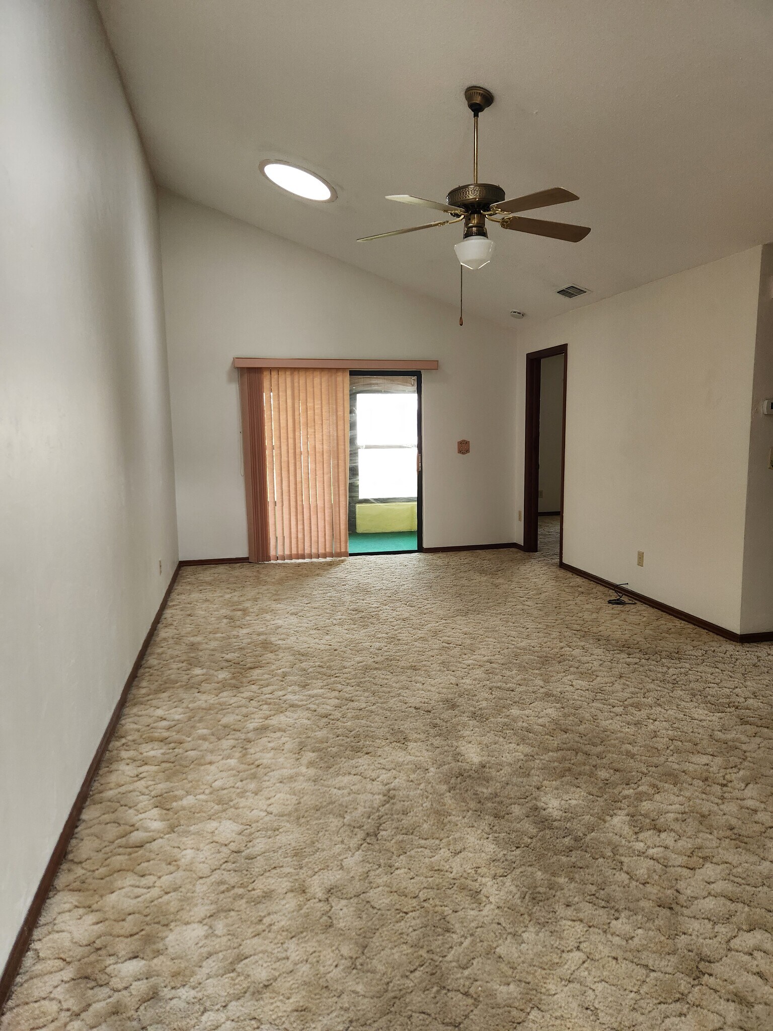 Building Photo - 415 Shangri La Cir