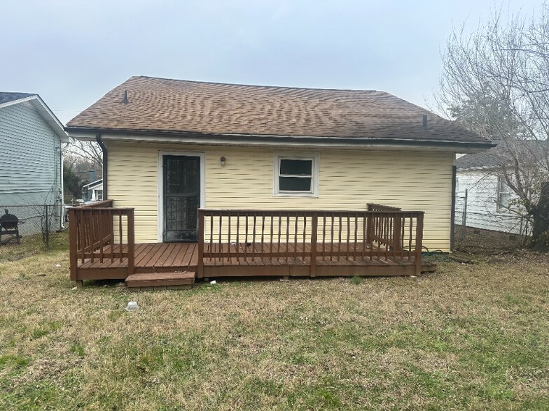 Building Photo - 3244 Ashland Ave