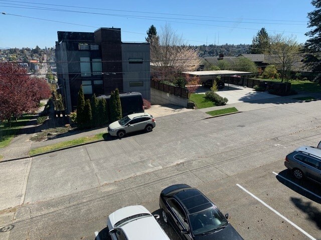 Building Photo - 3047 24th Ave W
